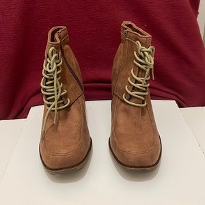 🎉HOST PICK🎉COCONUTS,NWOTsize 8 1/2 fabric upper, light brown ankle boots!!